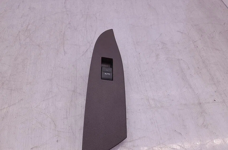 Commande lève-glace porte avant droite TOYOTA IQ occasion — photo 4