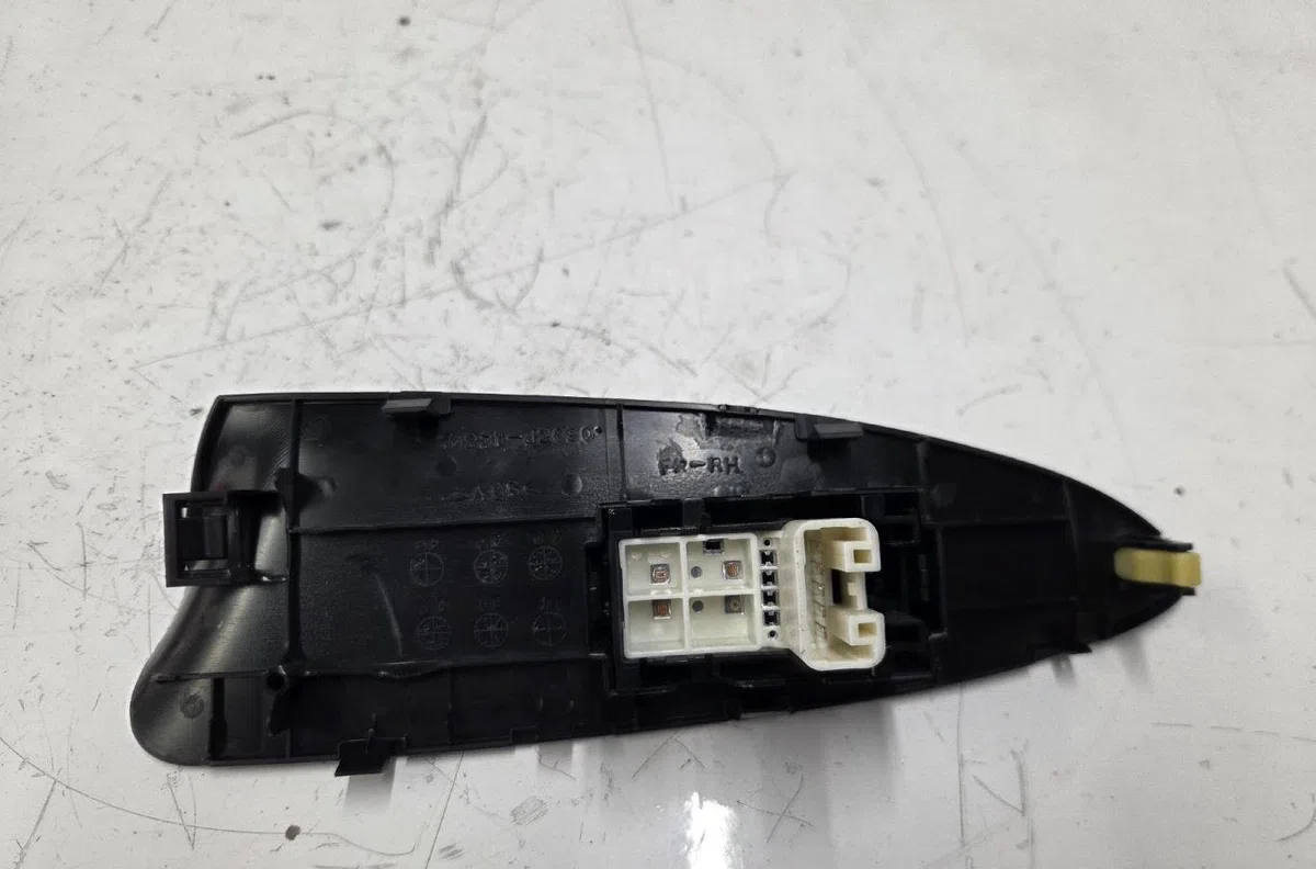 Commande lève-glace porte avant droite TOYOTA RAV4 3 PHASE 2 occasion — photo 3