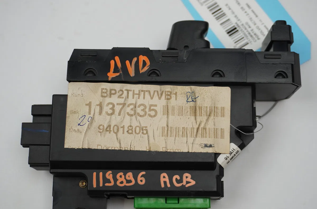 Commande lève-glace porte avant droite Volvo V70 II (285) D5 awd (2002-2007) occasion — photo 2