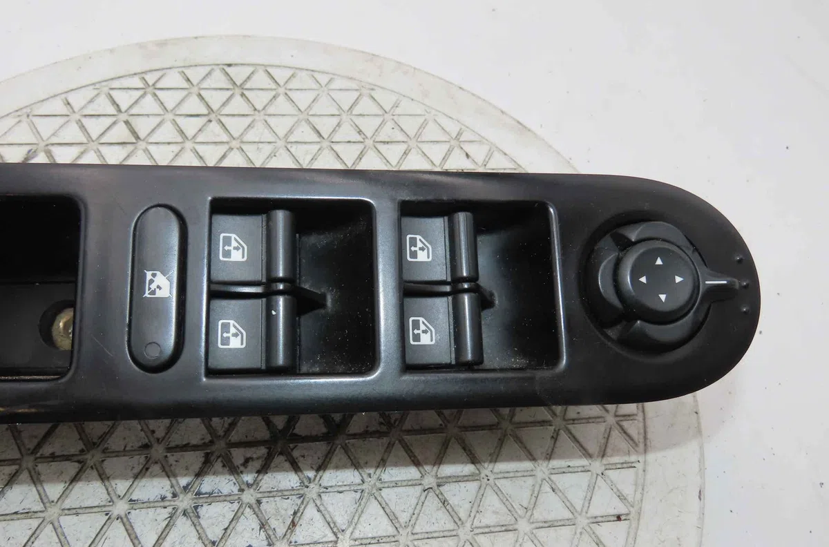 Commande lève-glace porte avant gauche ALFA ROMEO 159 occasion — photo 2
