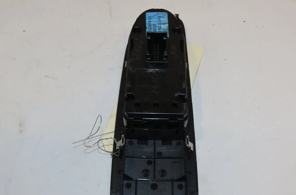 Commande lève-glace porte avant gauche Bmw 1 (E81) 118 d (2006-2011) 3 portes occasion — photo 2