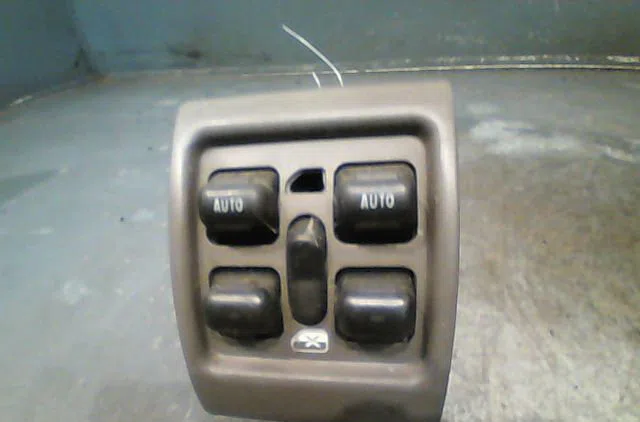 Commande lève-glace porte avant gauche CHRYSLER PT CRUISER Phase 1 09-2000--12-2005 occasion — photo 3