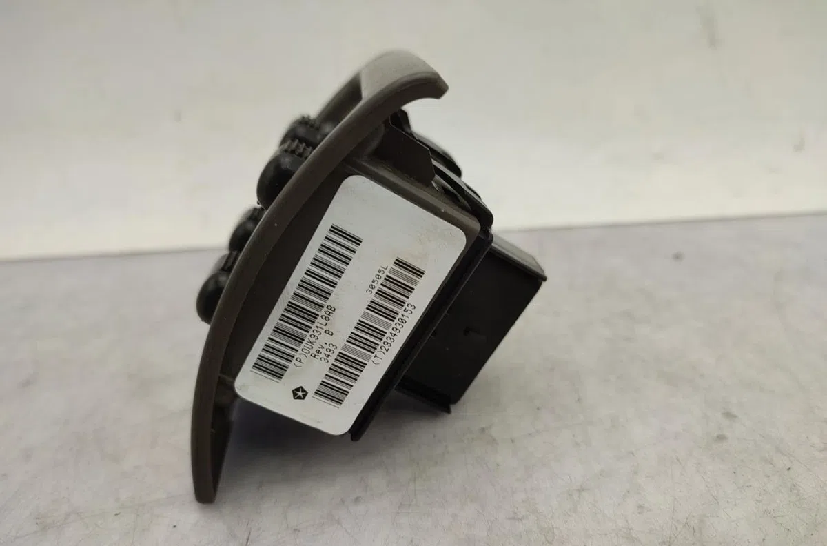 Commande lève-glace porte avant gauche CHRYSLER PT CRUISER PHASE 1 BREAK occasion — photo 3