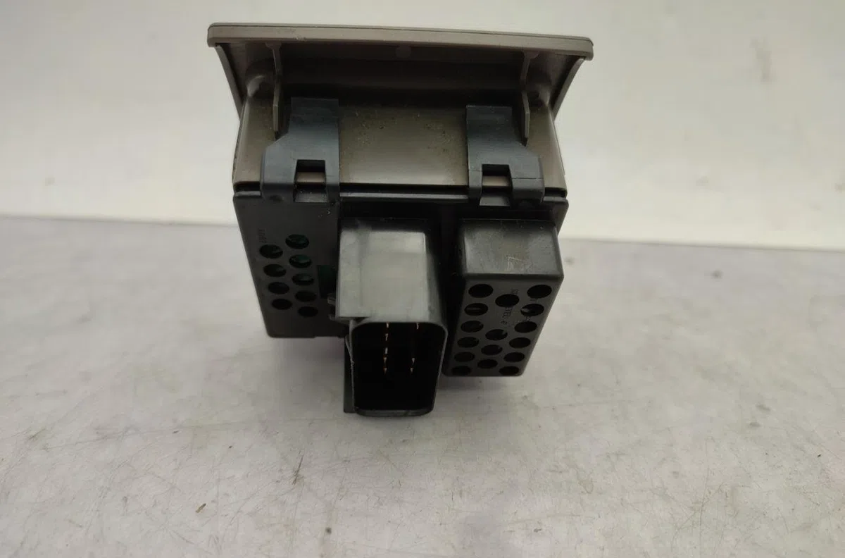 Commande lève-glace porte avant gauche CHRYSLER PT CRUISER PHASE 1 BREAK occasion — photo 4