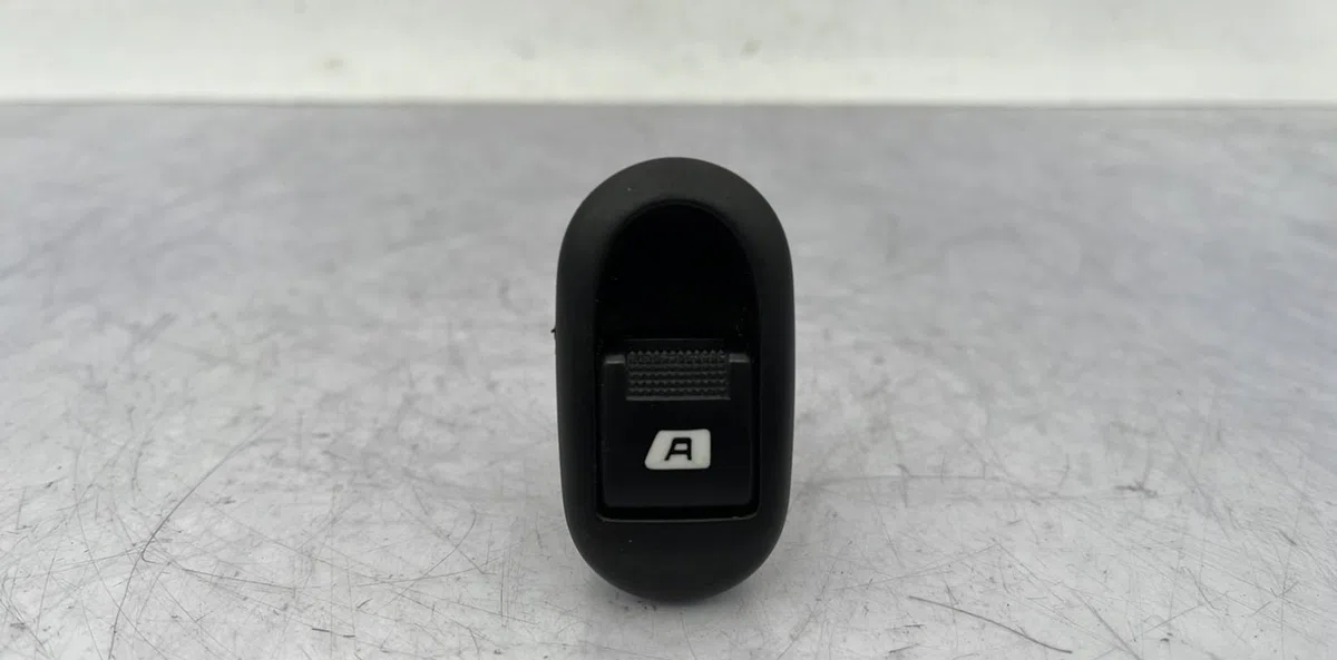 Commande lève-glace porte avant gauche CITROEN C3 1 PHASE 2 occasion — photo 2