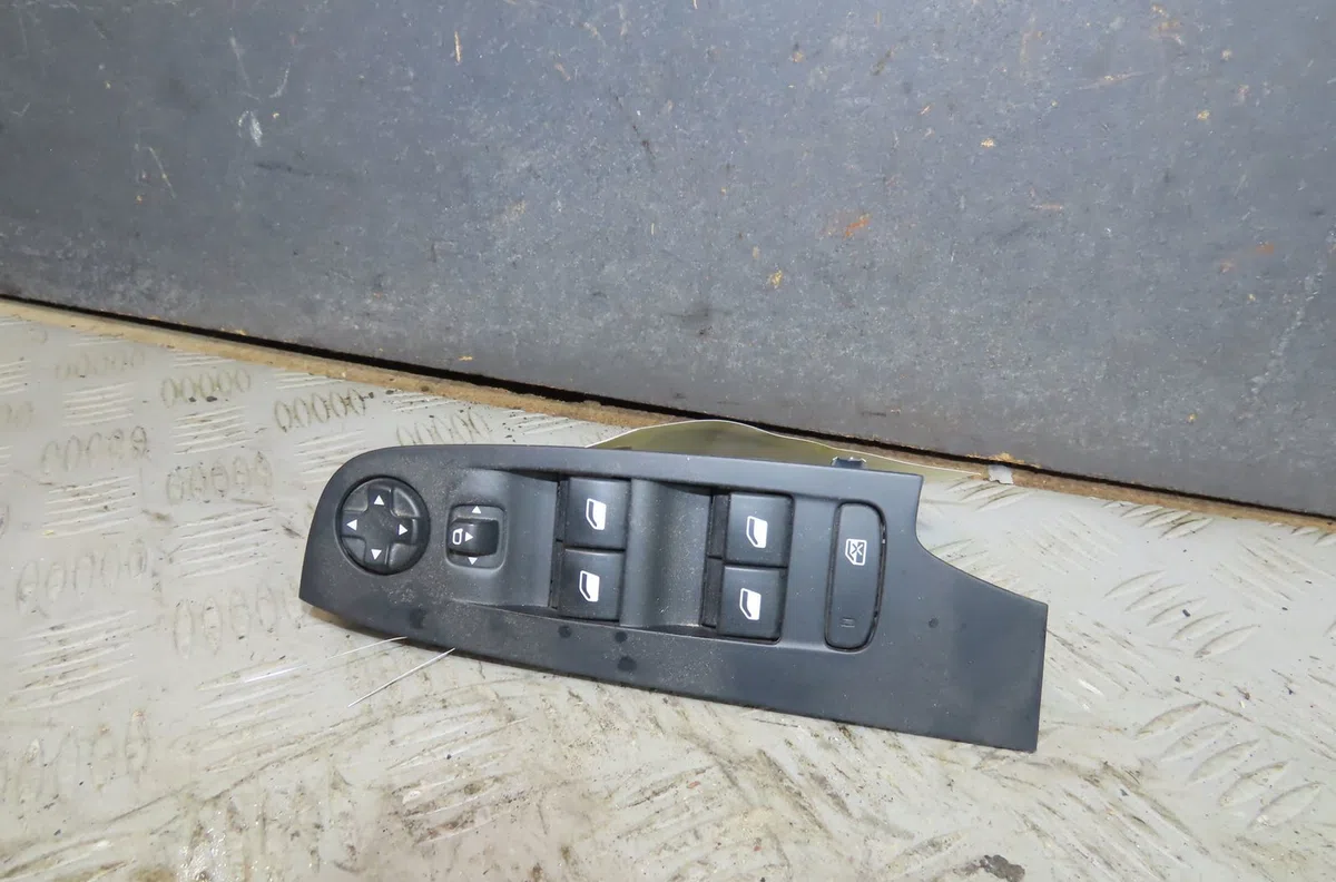 Commande lève-glace porte avant gauche Citroen C4 GRAND PICASSO II (DA_, DE_) 1.2 thp 130 (2014) occasion — photo 4