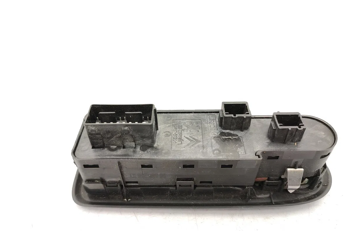 Commande lève-glace porte avant gauche CITROEN C5 2 occasion — photo 3