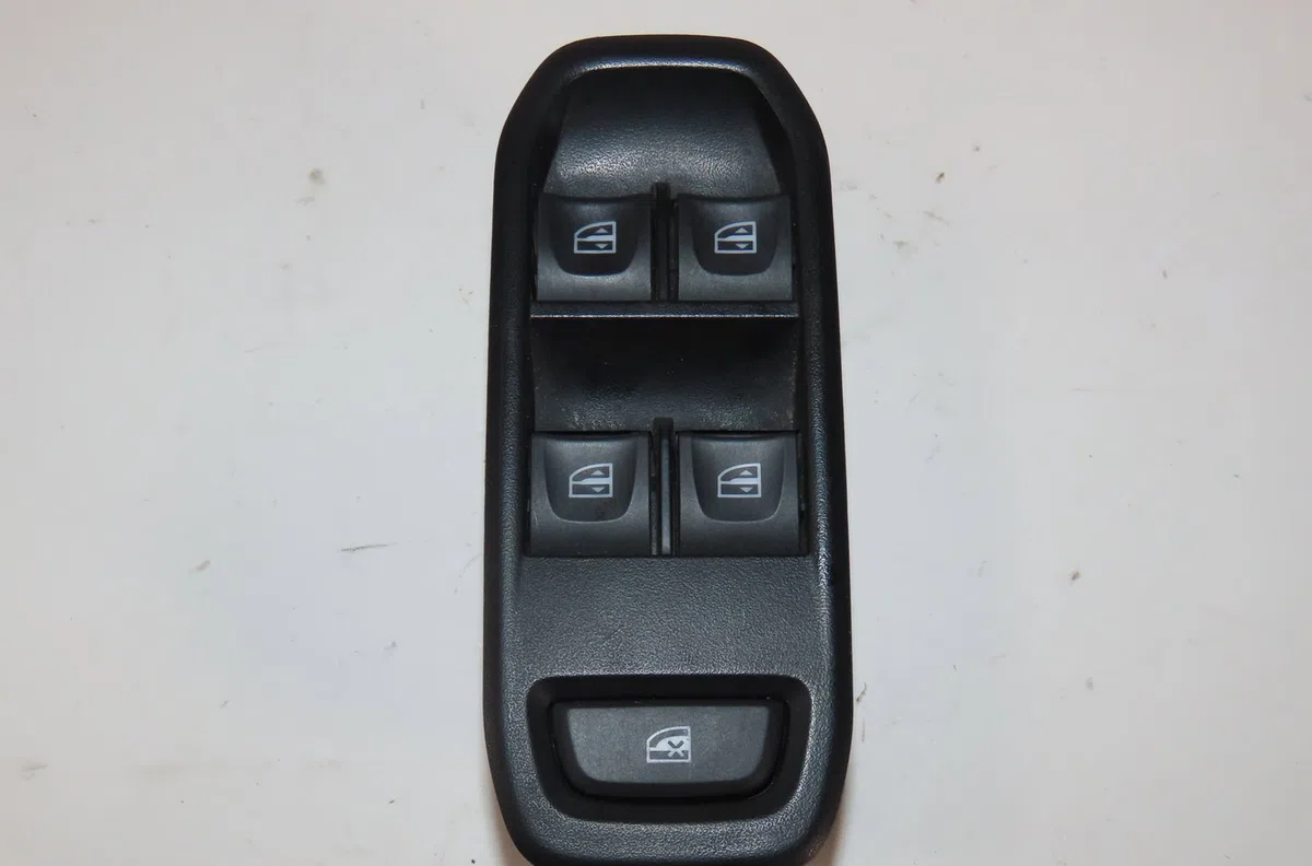 Commande lève-glace porte avant gauche Dacia DUSTER (HM_) 1.5 dci 115 (hmad) (2017) occasion