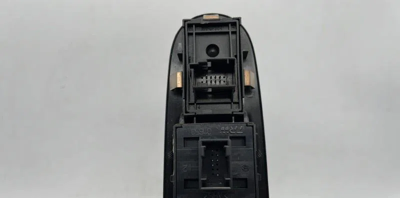 Commande lève-glace porte avant gauche FIAT PUNTO EVO 3 occasion — photo 2