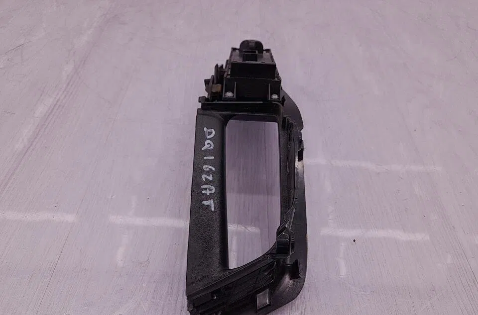 Commande lève-glace porte avant gauche FORD FIESTA 6 PHASE 2 occasion — photo 4