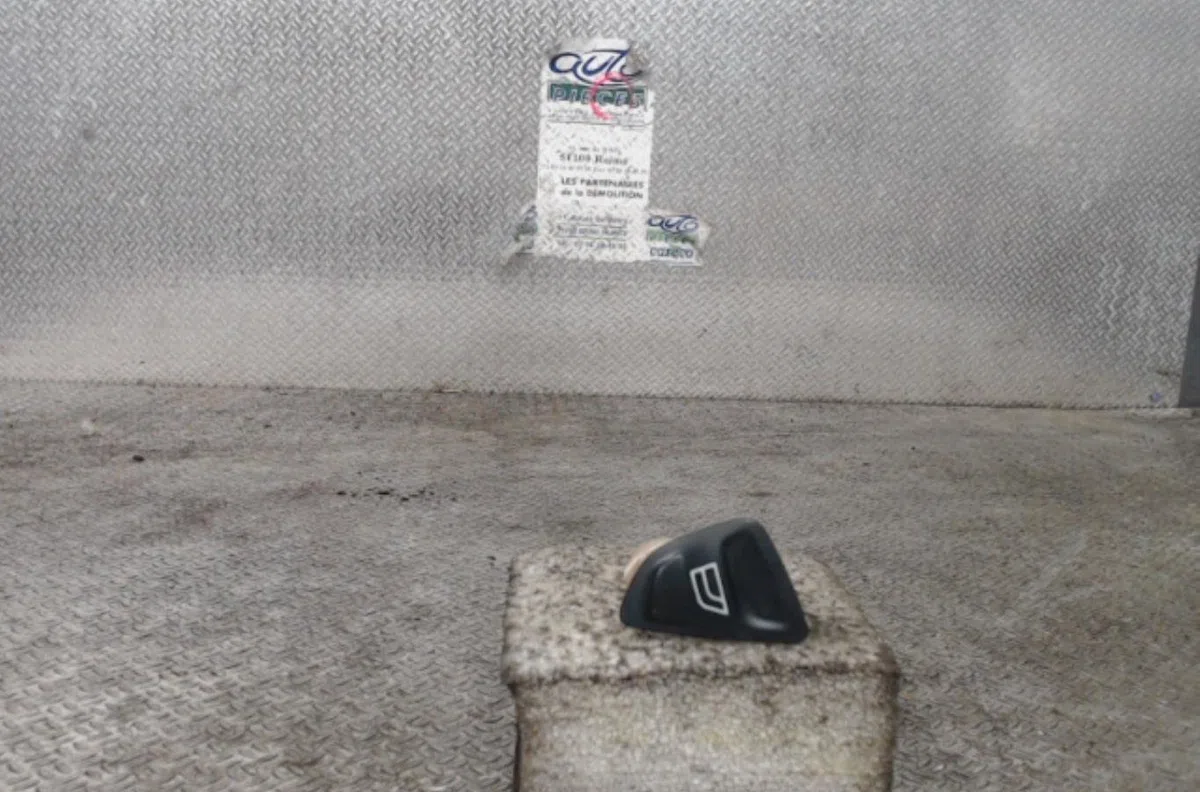 Commande lève-glace porte avant gauche FORD KA 2  KA 2 PHASE 2 occasion — photo 2