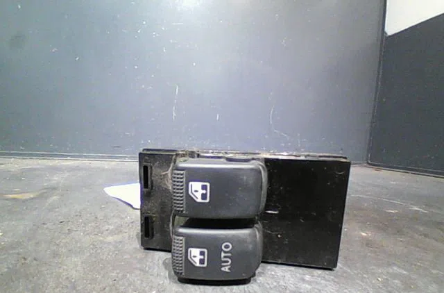 Commande lève-glace porte avant gauche HYUNDAI GETZ Phase 1 09-2002--11-2005 occasion — photo 3