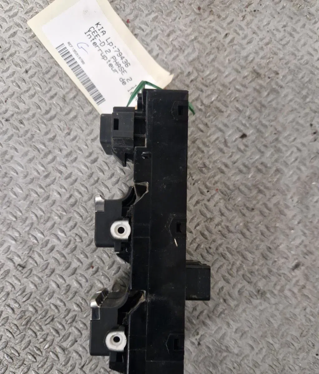 Commande lève-glace porte avant gauche KIA CEE-D 2  CEE-D 2 PHASE 2 occasion — photo 2