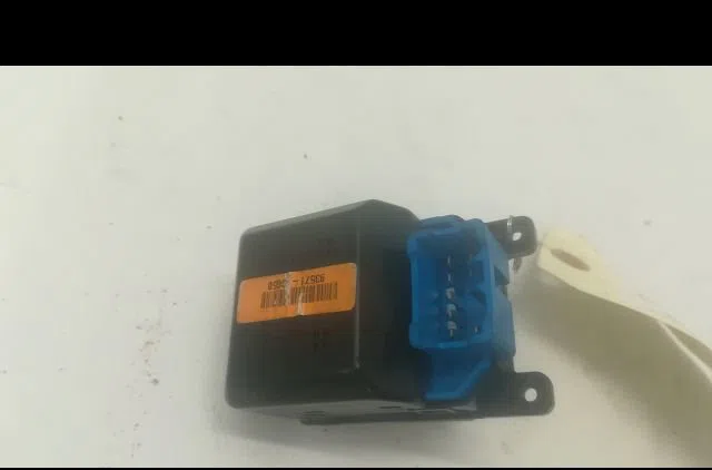 Commande lève-glace porte avant gauche Kia RIO II (JB) 1.5 crdi (2005-2011) occasion — photo 2
