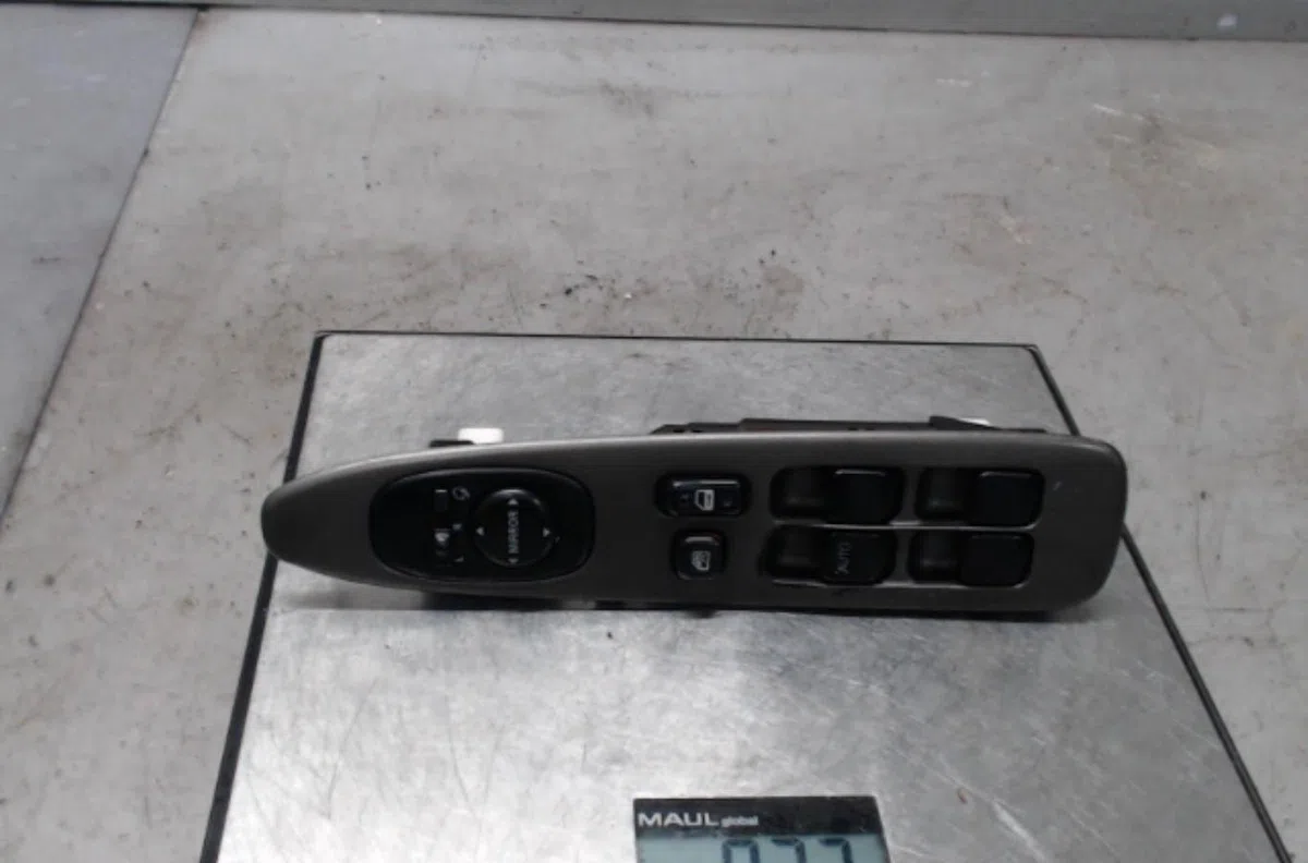 Commande lève-glace porte avant gauche LEXUS IS 1  IS 1 occasion — photo 2