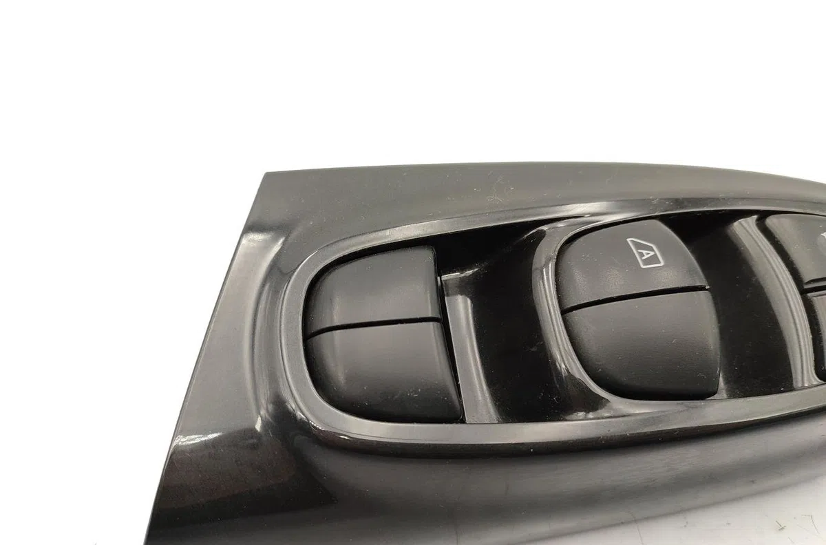 Commande lève-glace porte avant gauche NISSAN JUKE 1 PHASE 2 occasion — photo 4