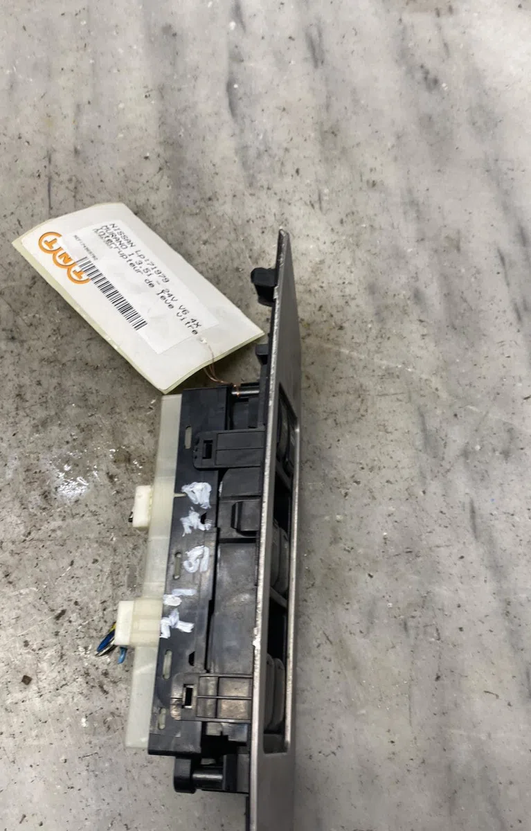 Commande lève-glace porte avant gauche NISSAN MURANO 1 occasion — photo 3