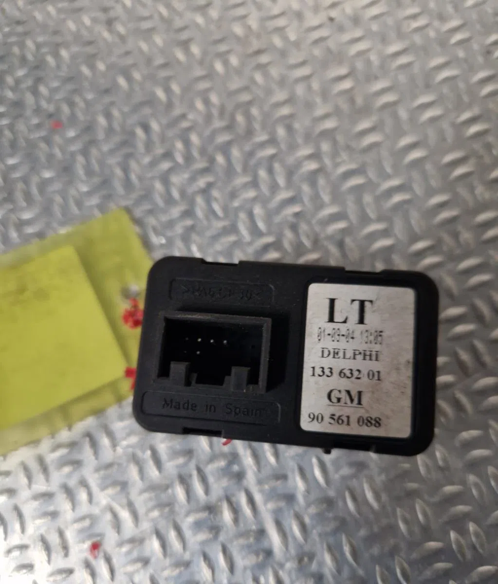 Commande lève-glace porte avant gauche OPEL ZAFIRA A PHASE 1 occasion — photo 2