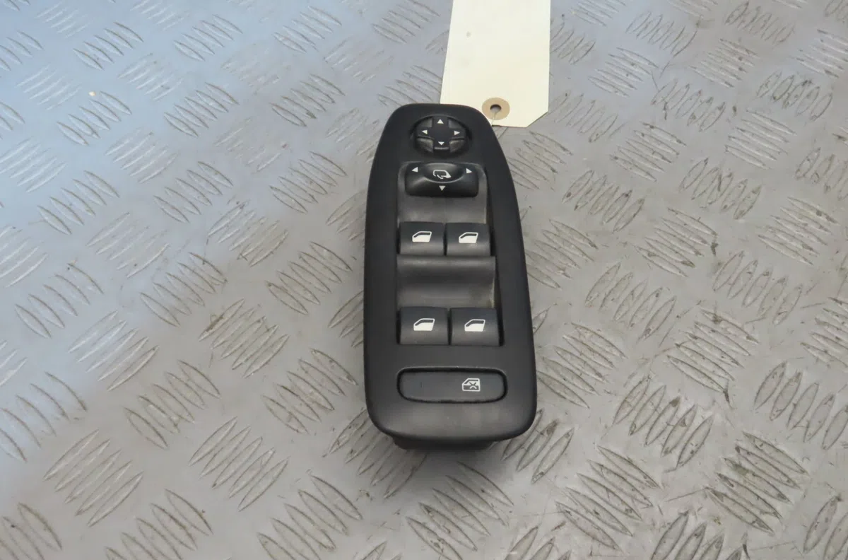 Commande lève-glace porte avant gauche PEUGEOT 2008 2019 occasion — photo 4