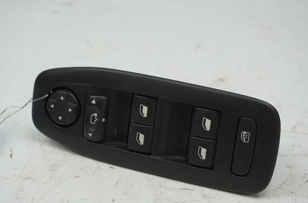 Commande lève-glace porte avant gauche Peugeot 2008 I (CU_) 1.2 puretech 82 (2018-2019) occasion — photo 4