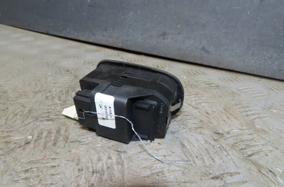 Commande lève-glace porte avant gauche PEUGEOT 206 occasion — photo 2