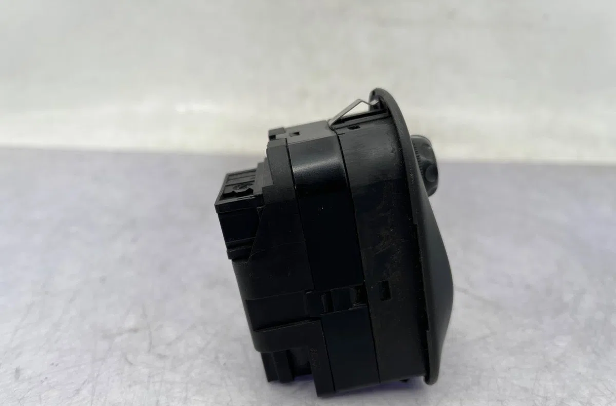 Commande lève-glace porte avant gauche PEUGEOT 306 PHASE 2 occasion — photo 2
