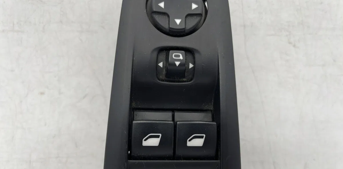 Commande lève-glace porte avant gauche PEUGEOT 308 2 PHASE 1 occasion