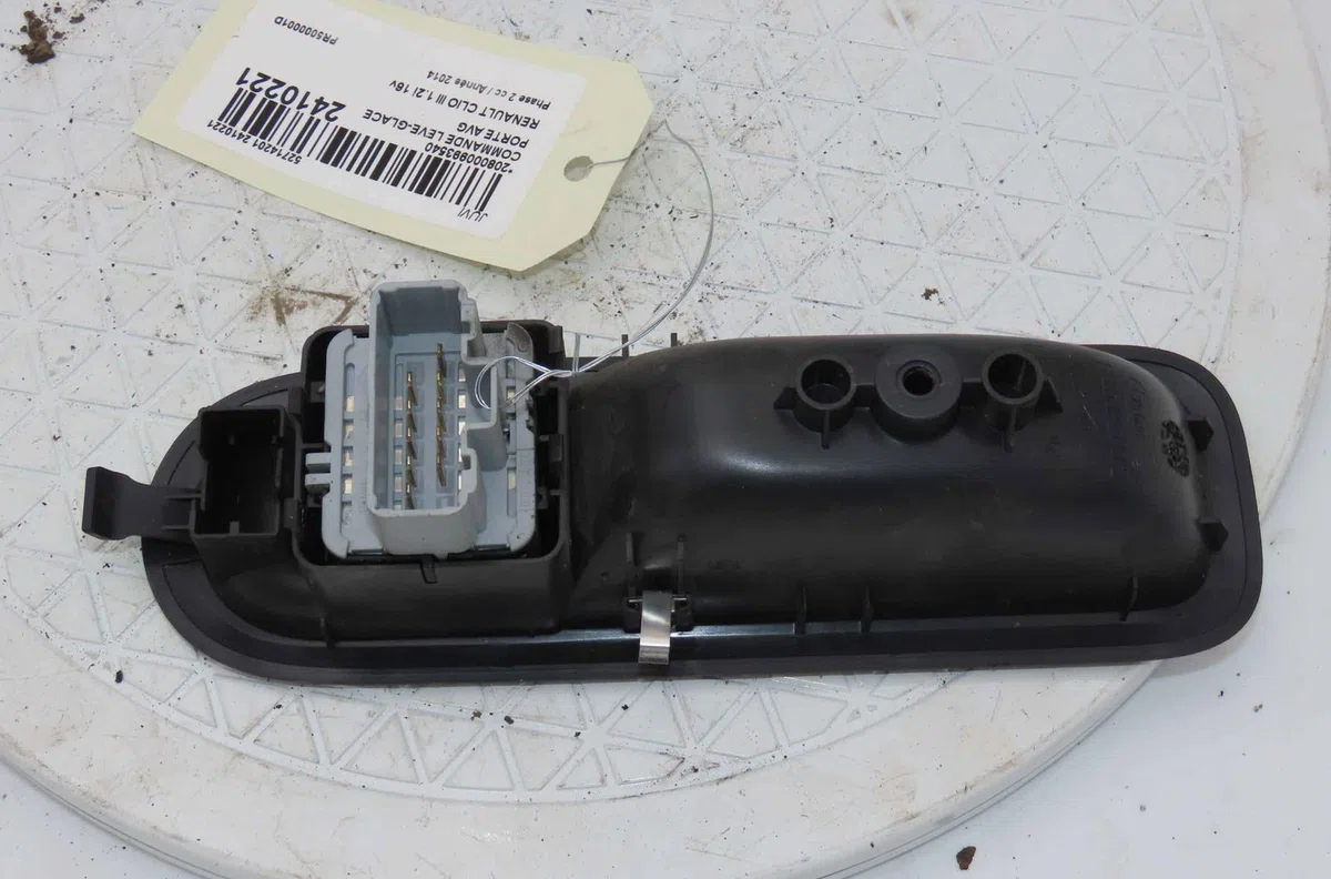 Commande lève-glace porte avant gauche RENAULT CLIO III occasion — photo 2