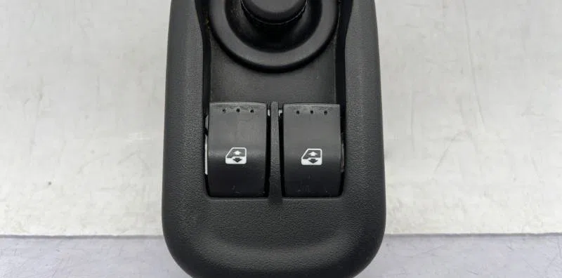 Commande lève-glace porte avant gauche RENAULT KANGOO 2 PHASE 1 occasion