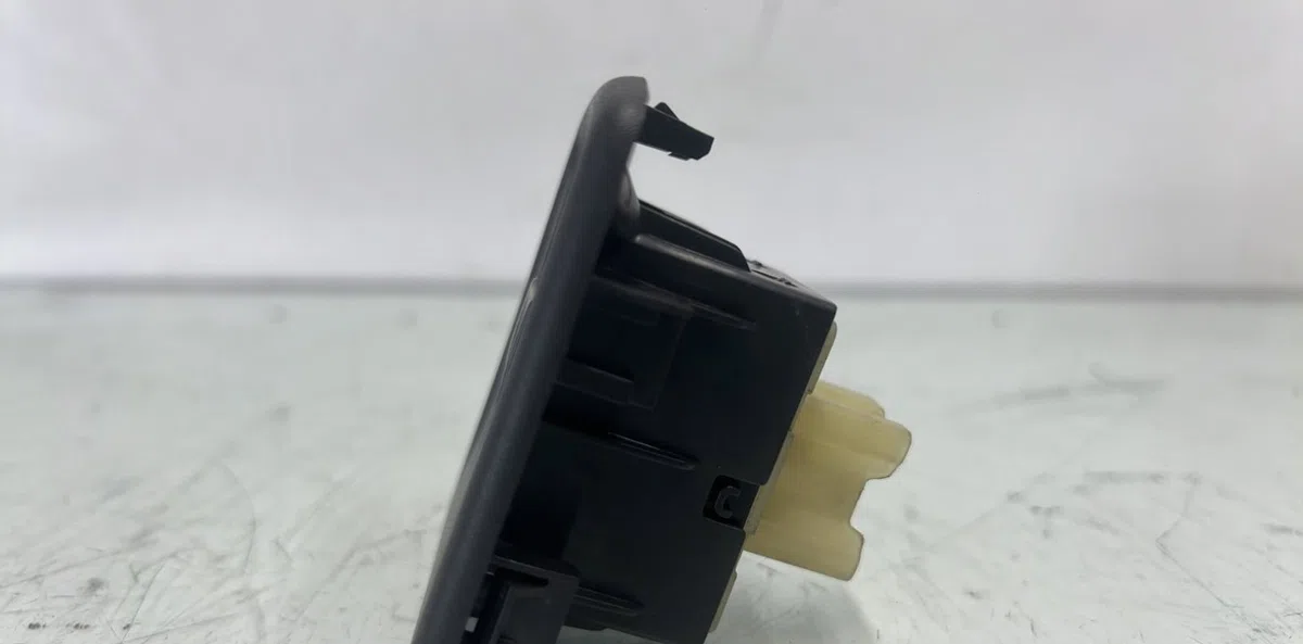 Commande lève-glace porte avant gauche RENAULT KANGOO 2 PHASE 2 occasion