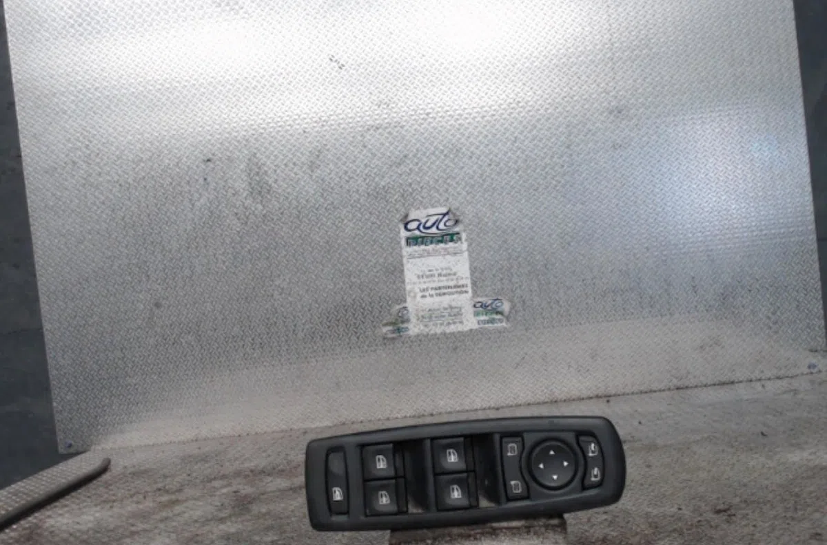 Commande lève-glace porte avant gauche RENAULT LAGUNA 3  LAGUNA 3 PHASE 1 BREAK occasion — photo 2