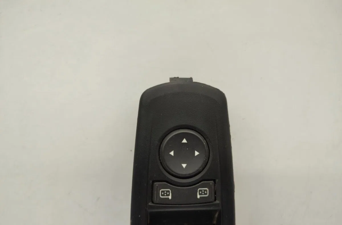 Commande lève-glace porte avant gauche RENAULT MEGANE 3 PHASE 1 BREAK occasion — photo 2