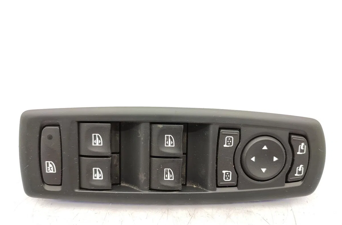 Commande lève-glace porte avant gauche RENAULT MEGANE 3 PHASE 1 occasion — photo 3