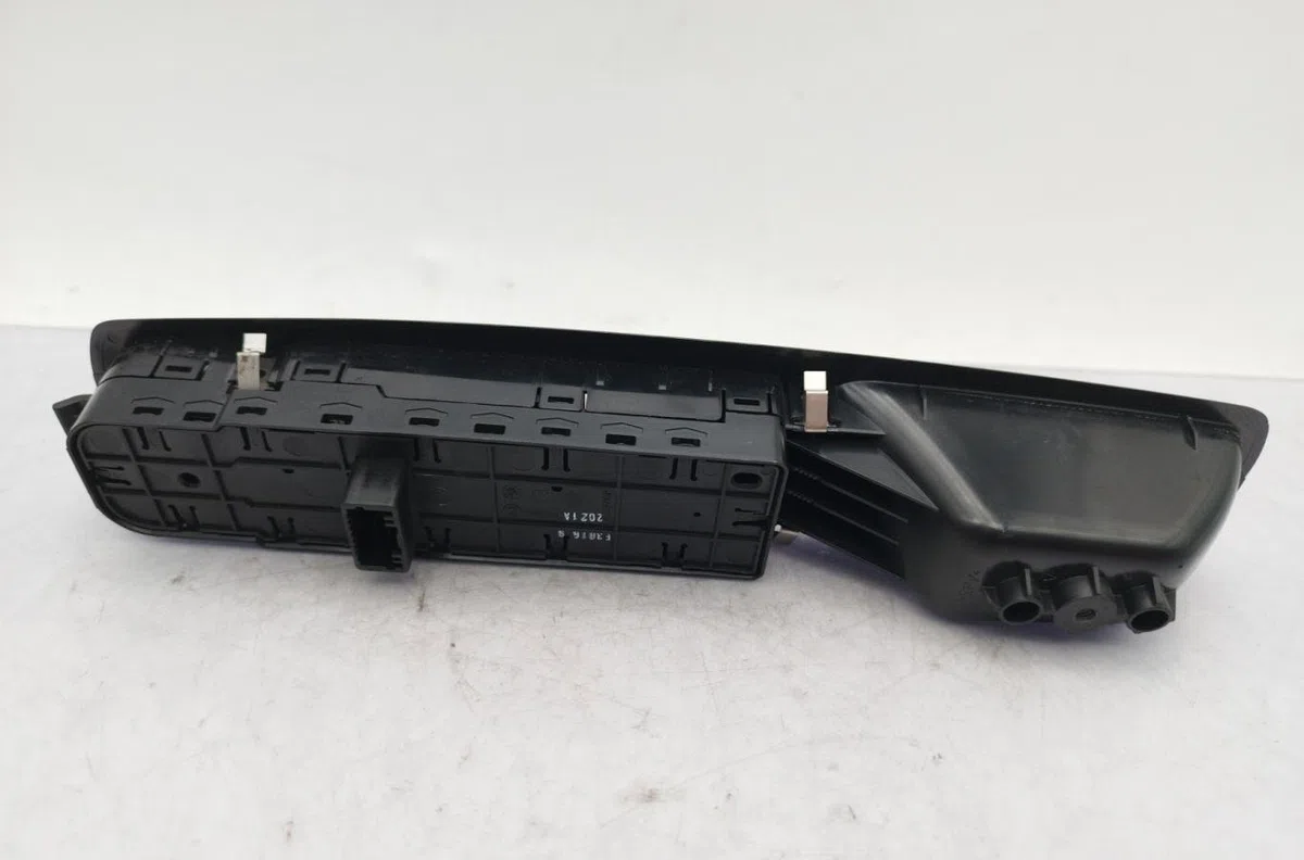 Commande lève-glace porte avant gauche RENAULT MEGANE 3 PHASE 1 occasion — photo 3