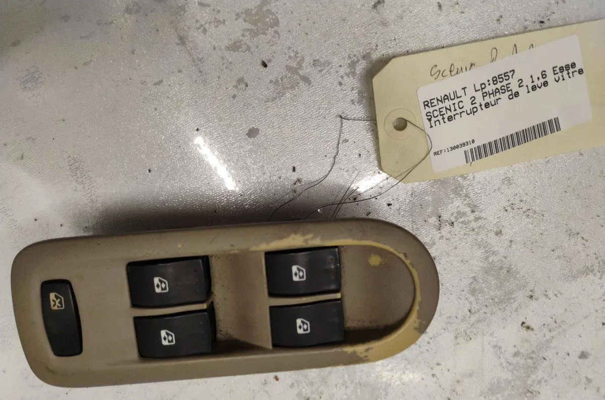 Commande lève-glace porte avant gauche RENAULT SCENIC 2 PHASE 2 occasion — photo 2