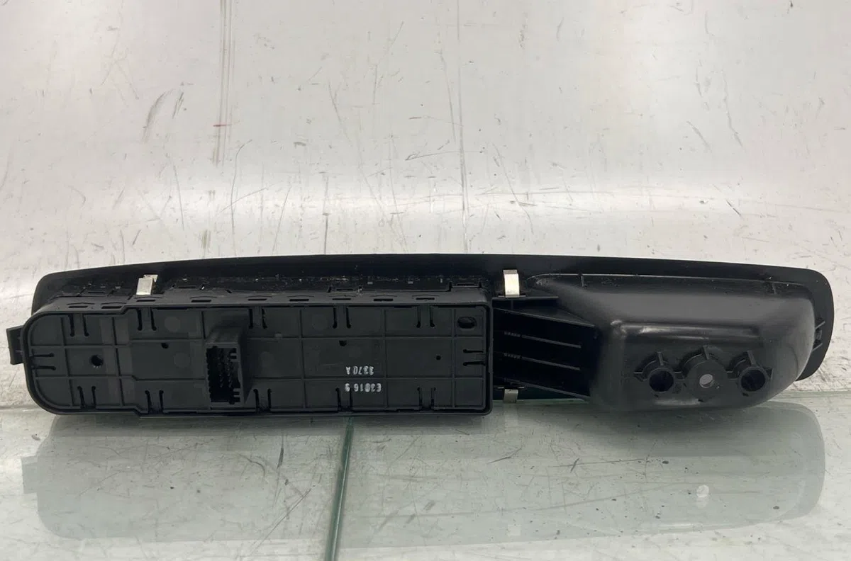 Commande lève-glace porte avant gauche RENAULT SCENIC 3 PHASE 1 occasion — photo 3