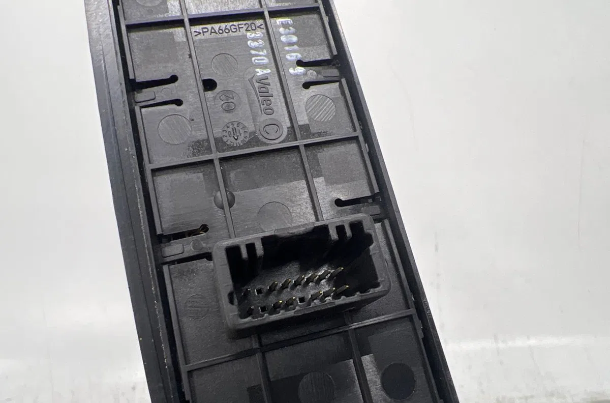 Commande lève-glace porte avant gauche RENAULT SCENIC 3 PHASE 1 occasion — photo 4