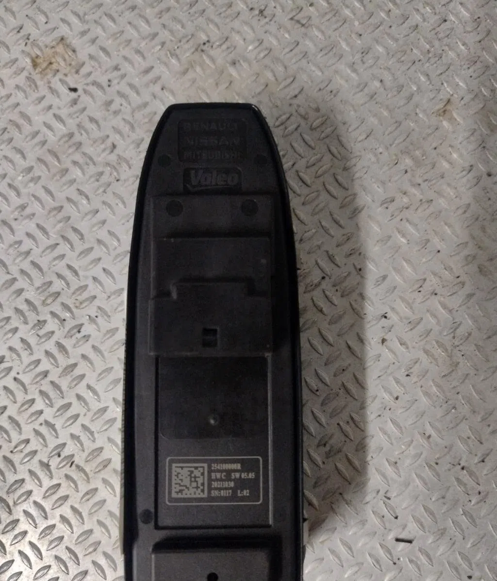 Commande lève-glace porte avant gauche Renault SCENIC E-TECH PHASE I Ev87 (2023) occasion