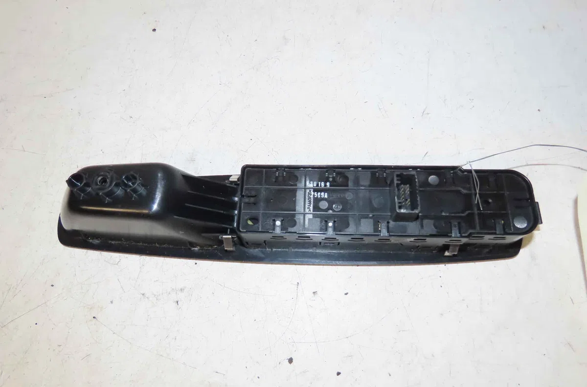 Commande lève-glace porte avant gauche RENAULT SCENIC III occasion — photo 2