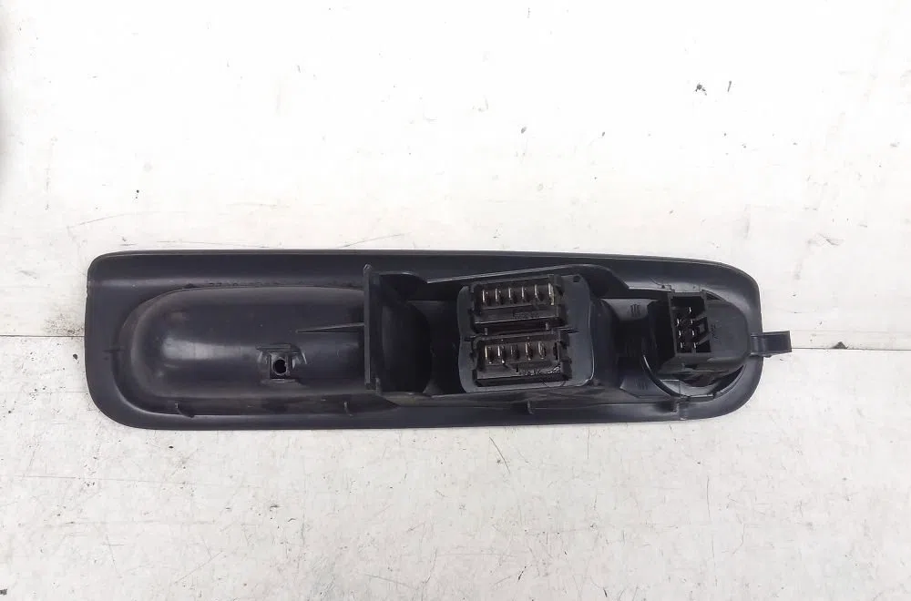Commande lève-glace porte avant gauche RENAULT TWINGO I 1994 occasion — photo 2