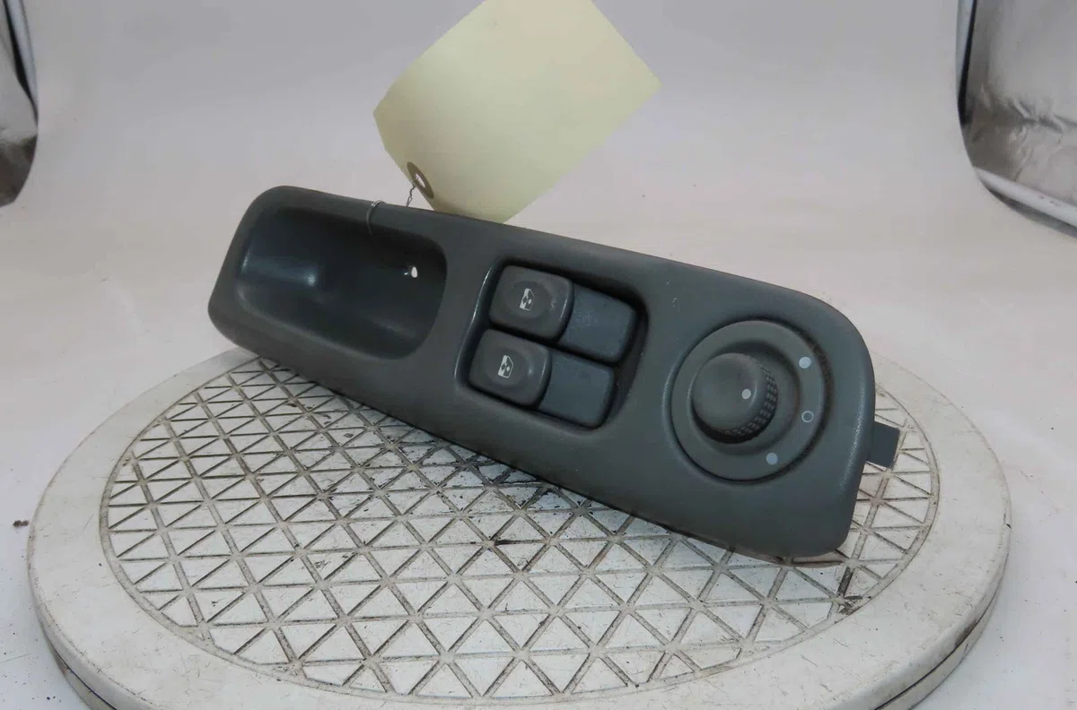 Commande lève-glace porte avant gauche RENAULT TWINGO I occasion — photo 2