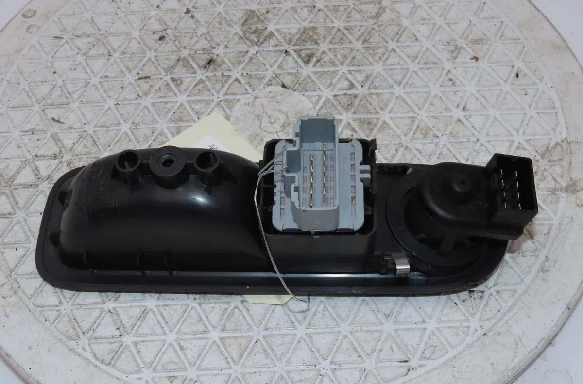 Commande lève-glace porte avant gauche RENAULT TWINGO II occasion