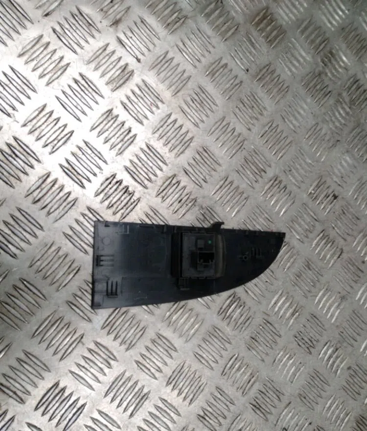 Commande lève-glace porte avant gauche Seat LEON (1P1) 1.6 tdi (2010-2012) occasion — photo 2
