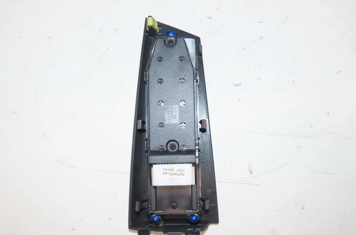 Commande lève-glace porte avant gauche Toyota COROLLA Break (_E12_) 1.4 d4-d (nde120_) (2004-2007) occasion — photo 2