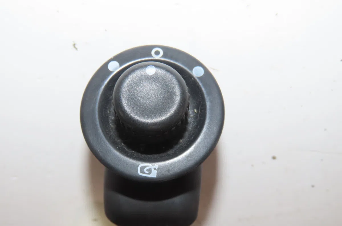 Commande rétroviseurs extérieures électriques Renault CLIO IV Grandtour (KH_) 1.5 dci 90 (khn3, khn4) (2012) 5 portes occasion — photo 2