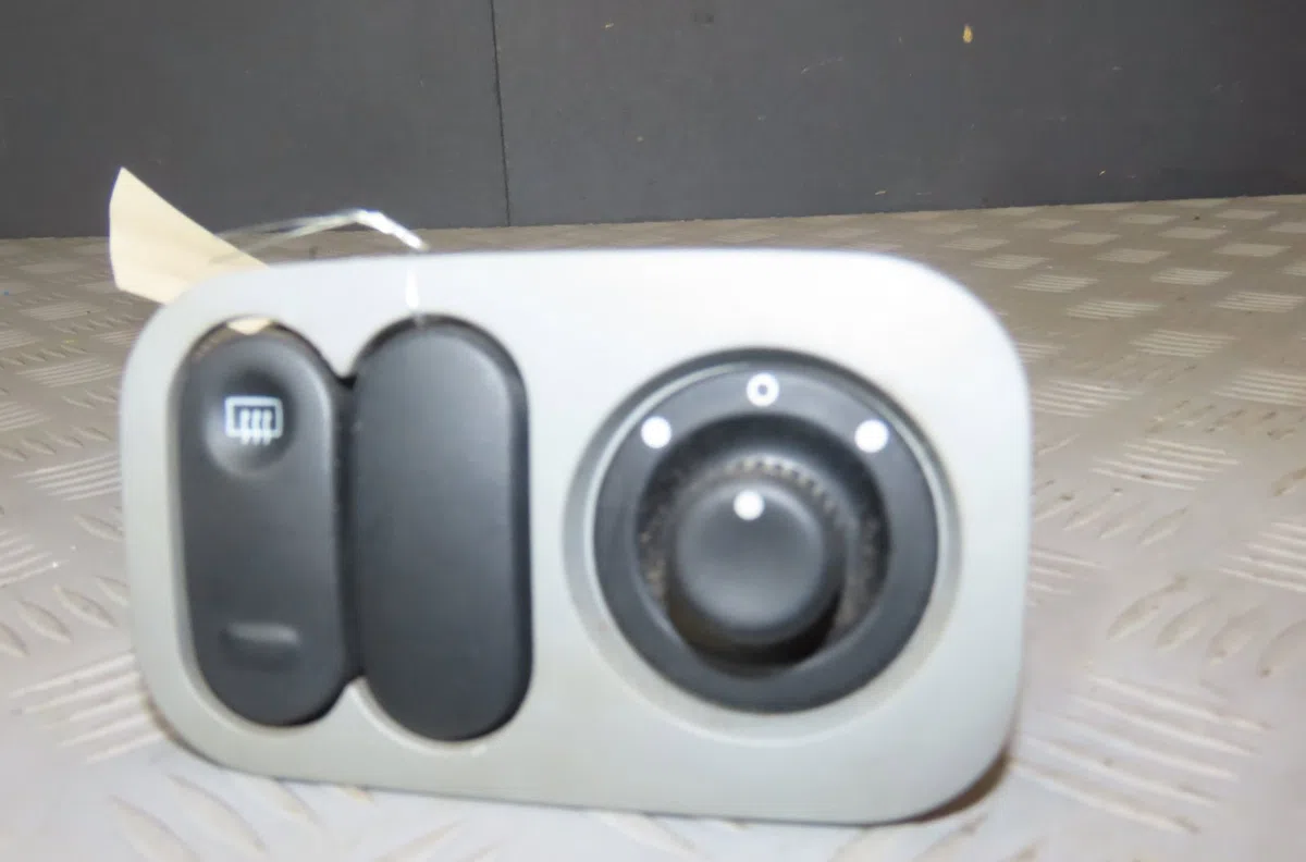 Commande rétroviseurs extérieures électriques RENAULT KANGOO 2005 occasion — photo 2