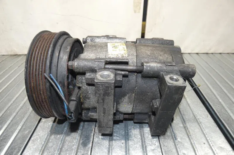 Compresseur air conditionne FORD FIESTA 4 PHASE 1 occasion — photo 3