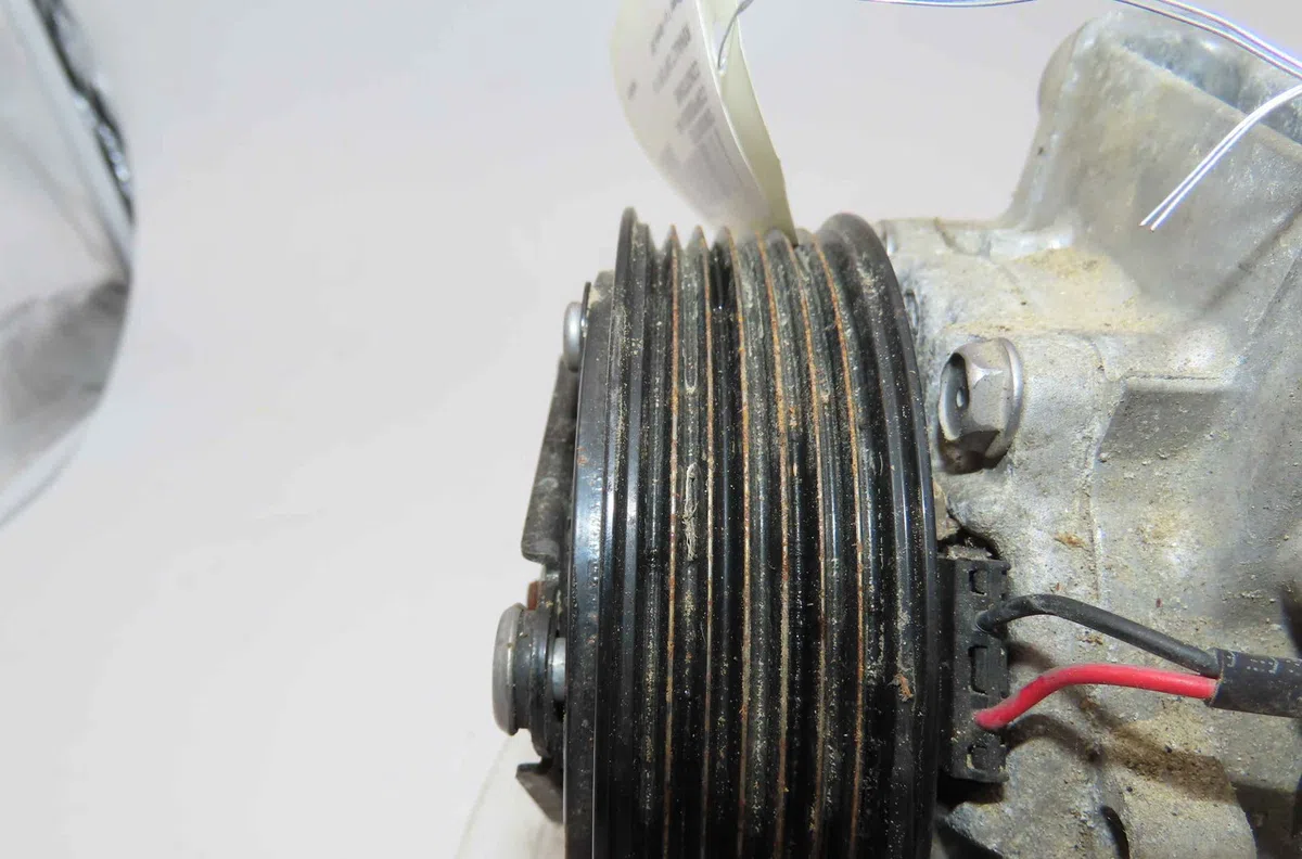 Compresseur air conditionne RENAULT CAPTUR II occasion — photo 2