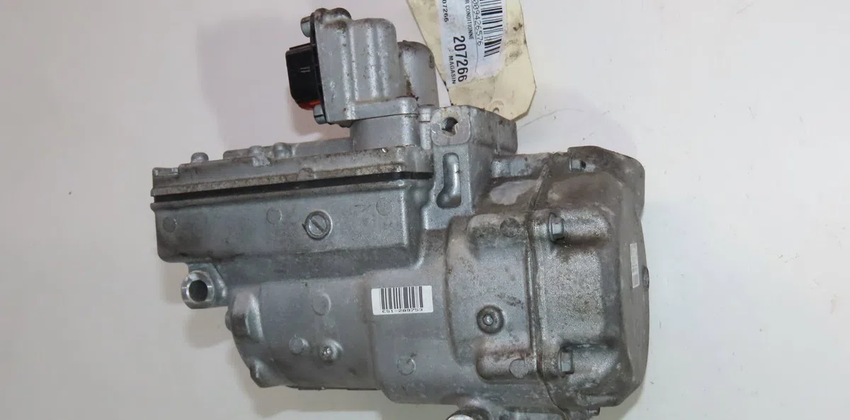 Compresseur air conditionne Renault FLUENCE (L3_) Z.e. (2012) occasion — photo 2