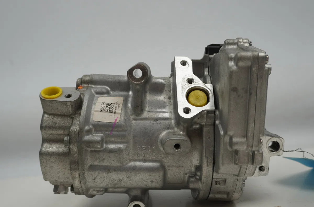 Compresseur air conditionne Renault SYMBIOZ 1.6 e-tech 145 (2024) occasion — photo 2